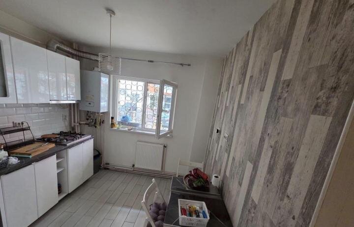 Mosilor, 5 minute Metrou, centrala proprie.